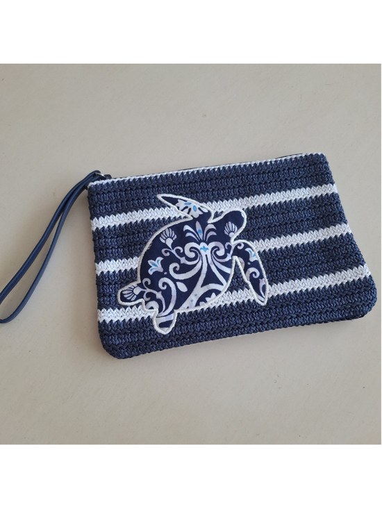Vera Bradley Handbags - Vera Bradley Steel Blue Turtle Medallion Straw Wristlet Beach Pouch Nautical